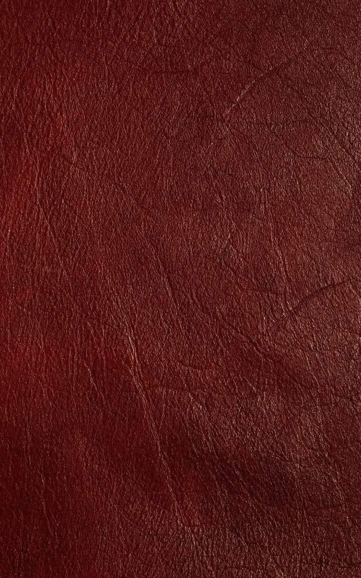 Close-up of natural leather striations and grain markings on a Maison Rose handcrafted leather journal